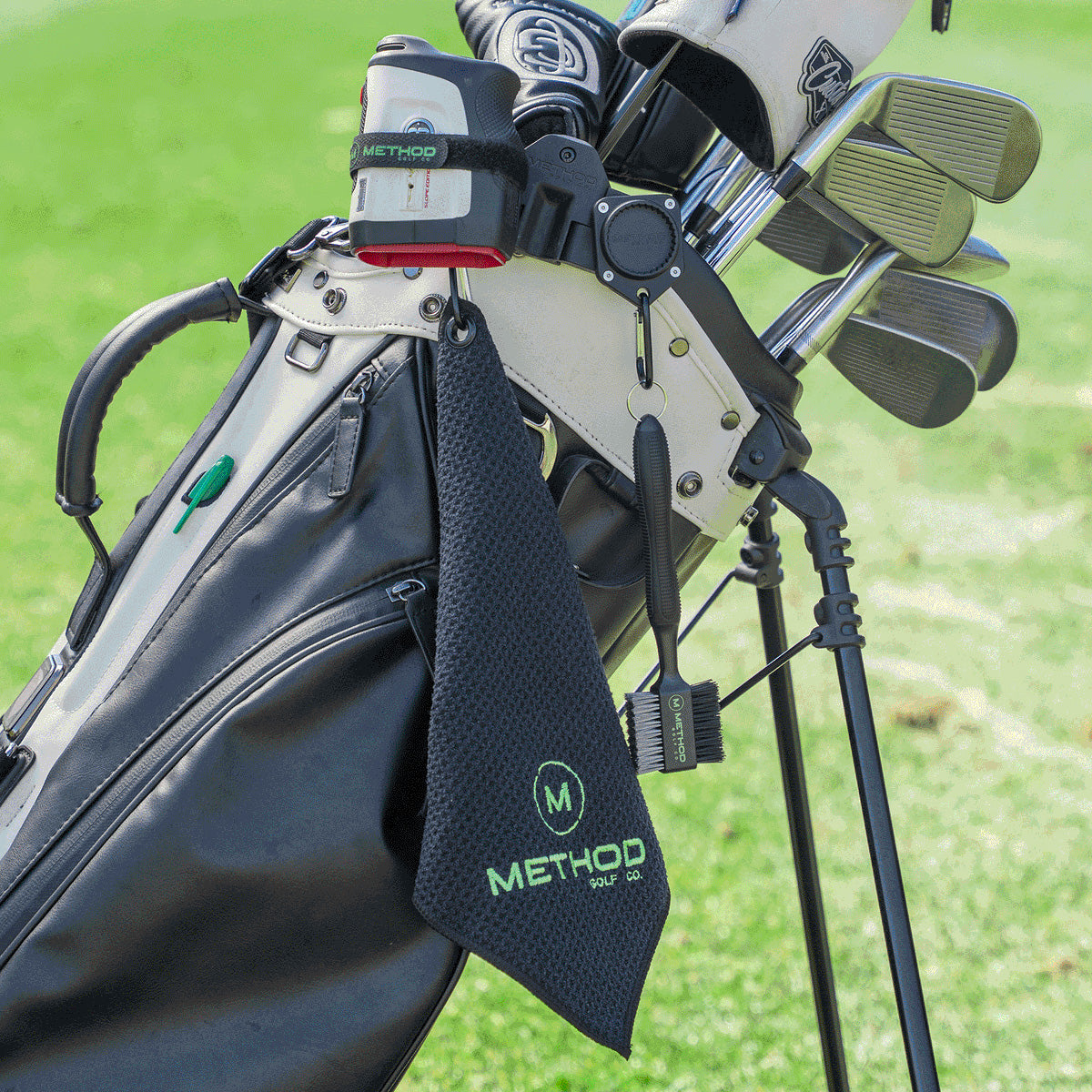 Magnetischer Ausrüstungshalter für Golftaschen