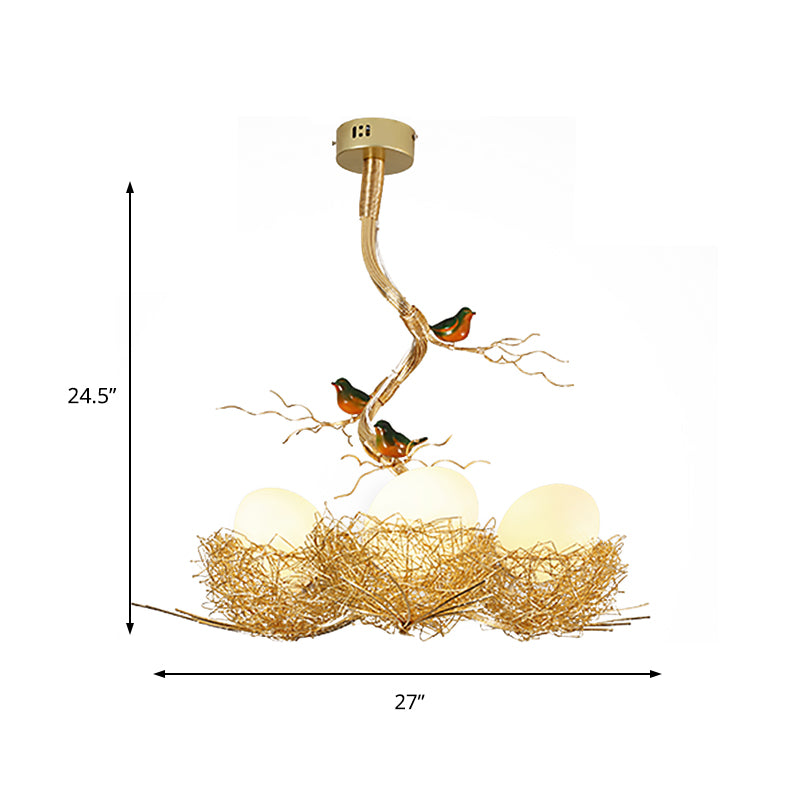 Vogelnesthängeleuchte mit milchweißen Globus-Lampenschirmen | Handgefertigter Art-Déco-Kronleuchter aus Metall für Esszimmer und Kücheninsel