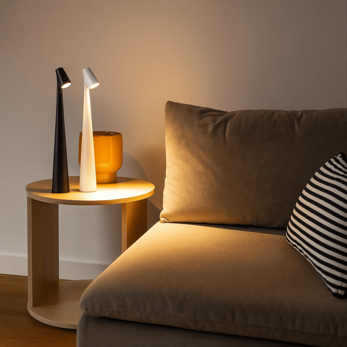 Wiederaufladbare LED-Akzentleuchte aus Metall, kabellos für drinnen und draußen, tragbare Beleuchtung, 14 x 45 cm, batteriebetriebene Tischleuchte für Terrassen