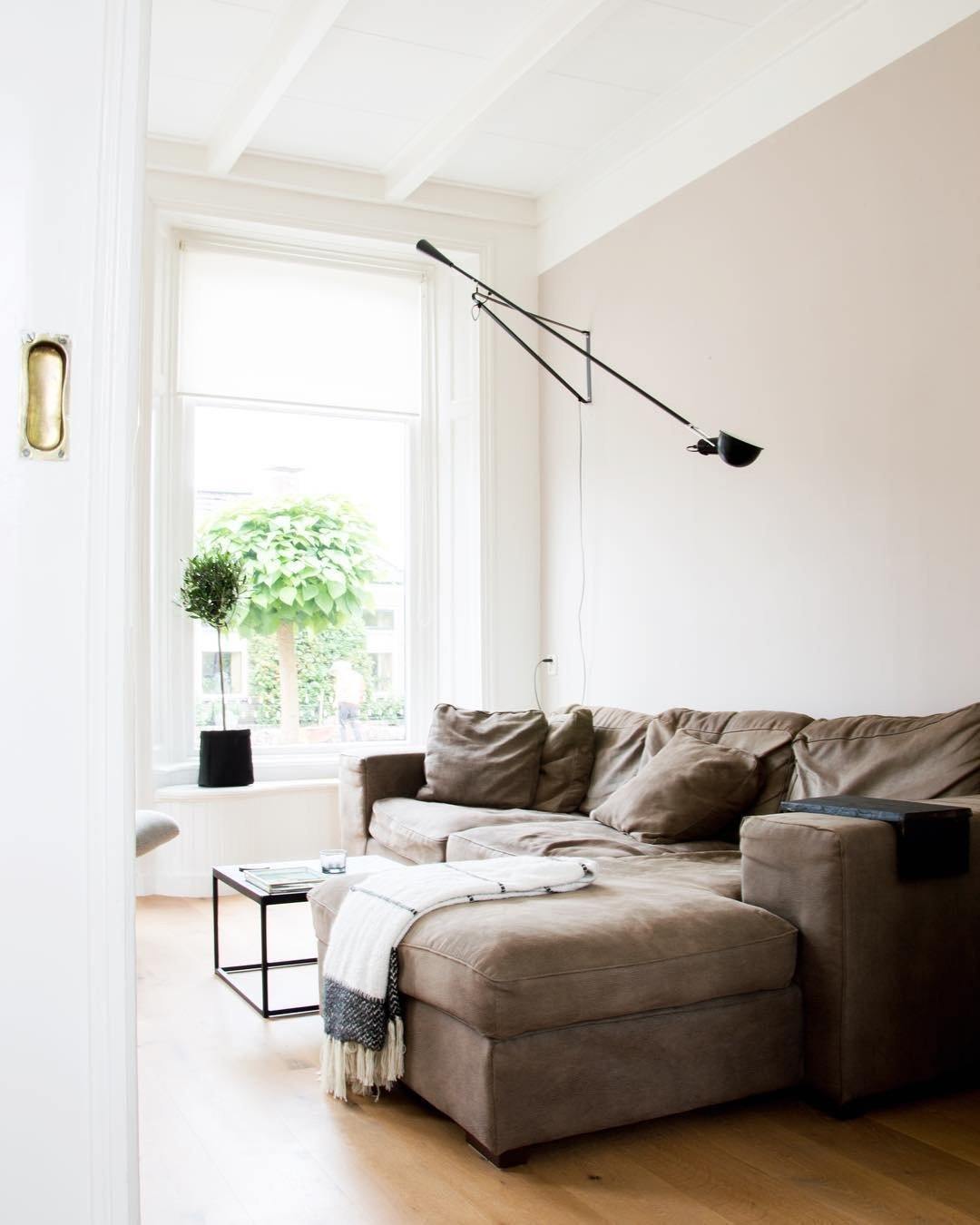 Articulated Metal Wall Light – Rotating Arm Industrial Sconce with Iron Counterweight