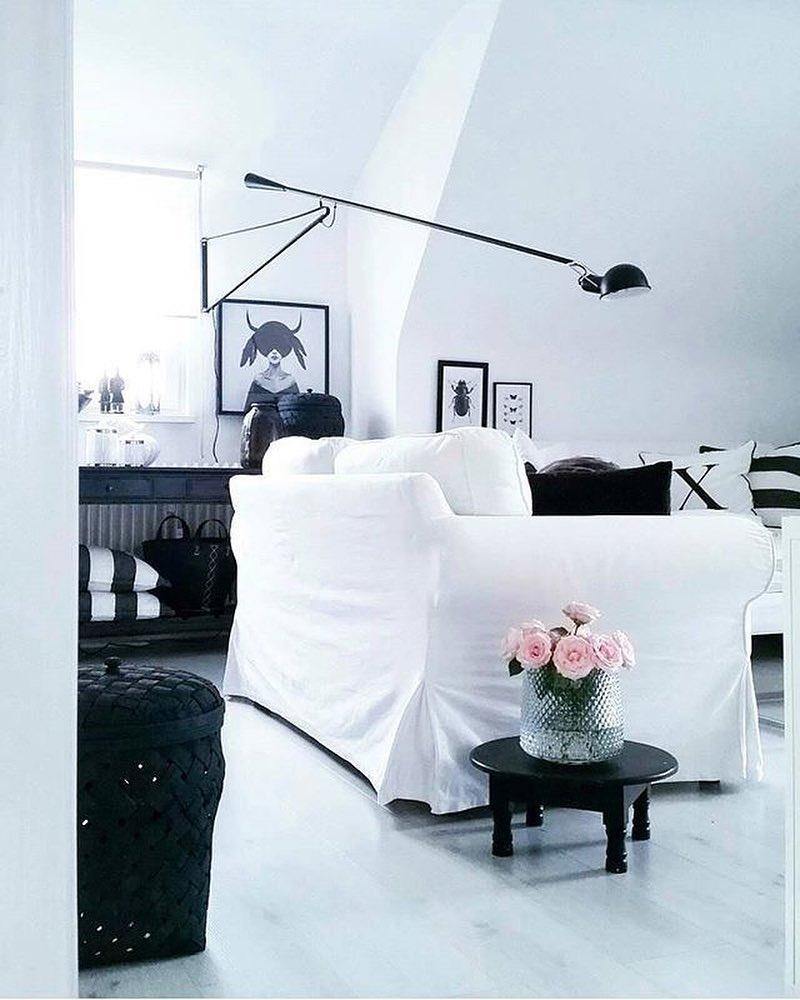 Articulated Metal Wall Light – Rotating Arm Industrial Sconce with Iron Counterweight