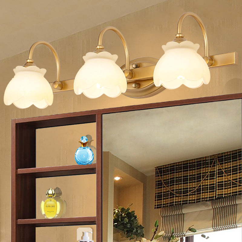 Koloniale wandlamp voor boven de spiegel met bloemvormige kappen – Metalen frame in antieke afwerking voor badkamerspiegel – G4 LED-compatibel – 2, 3 of 4 lichts