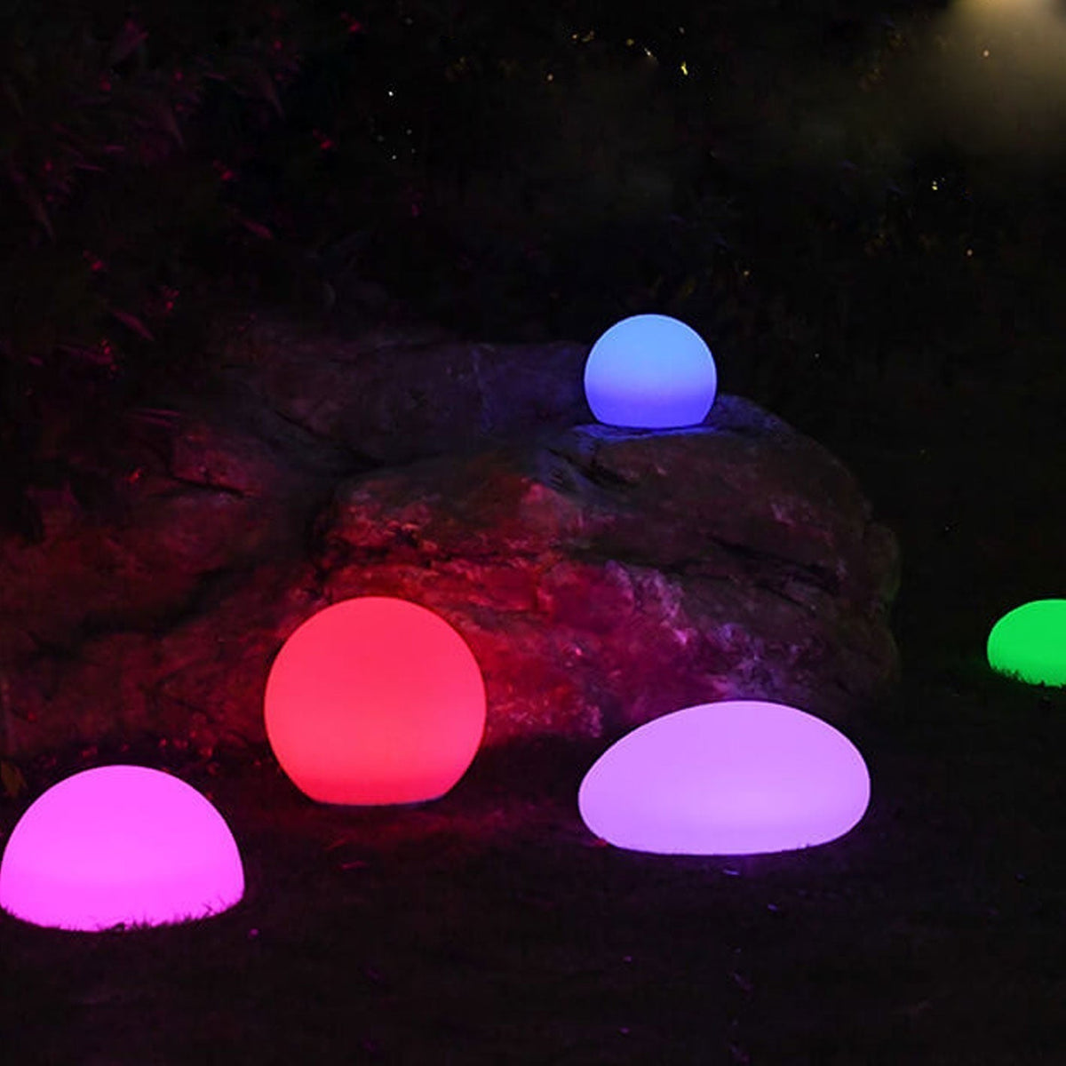 Solar-Powered LED Wall Sconce for Patios, Pathways & Gardens – Modern Weatherproof Outdoor Fixture