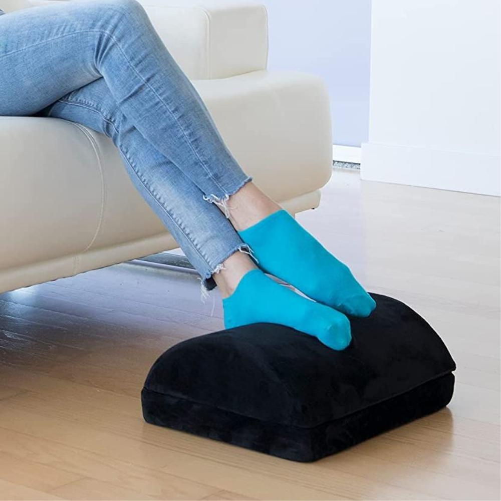Ergonomische, geschwungene Fußstütze für das Homeoffice unter dem Schreibtisch