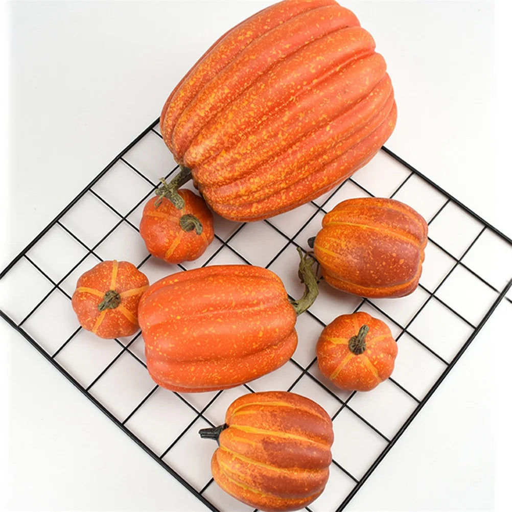 Realistische neppompoenen als Halloween-decoratie