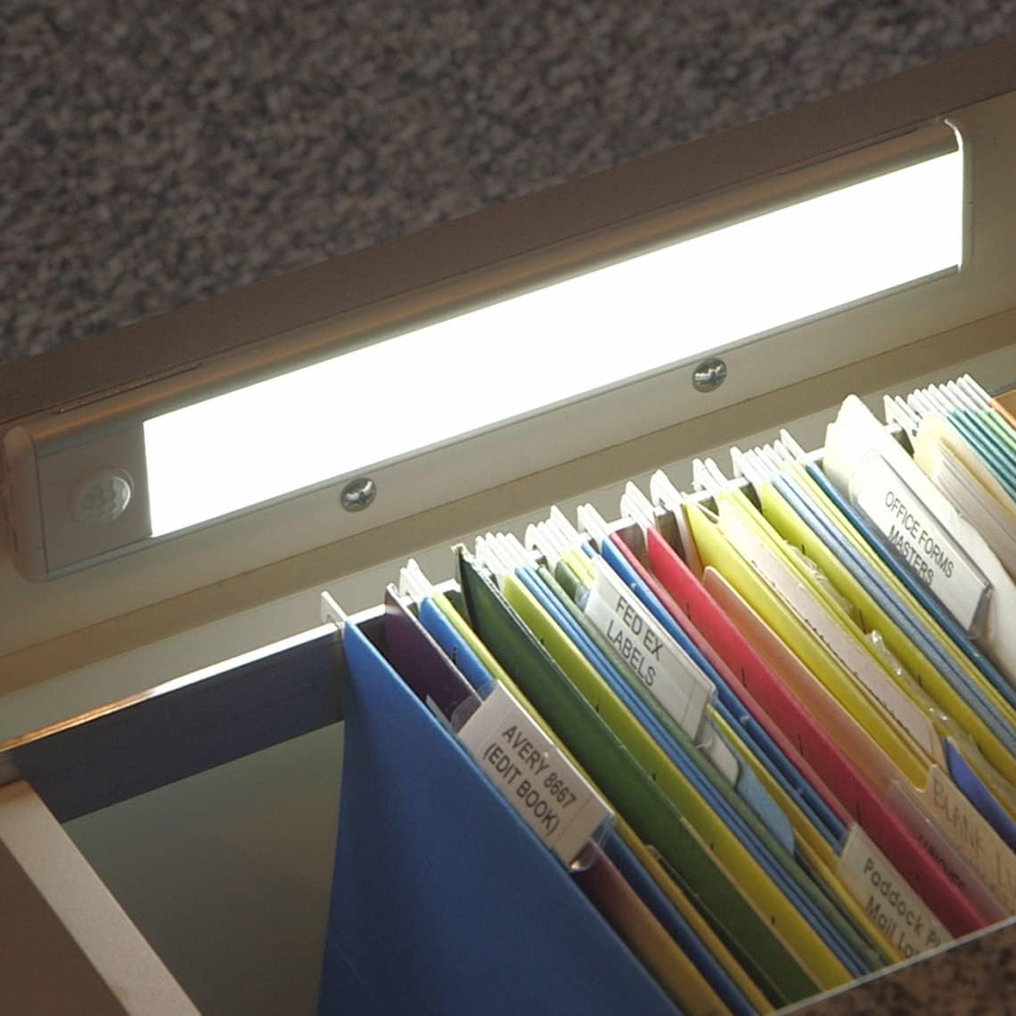 Luz LED recargable con sensor de movimiento para debajo de gabinetes: barra magnética delgada e inalámbrica con brillo y temperatura de color ajustables
