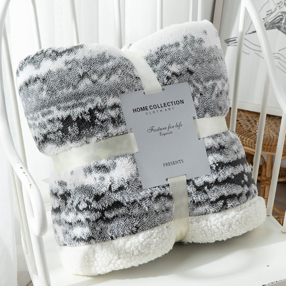 Reversible Dual-Layer Throw with Jacquard Texture & Plush Fleece Lining – Couch or Bed Blanket