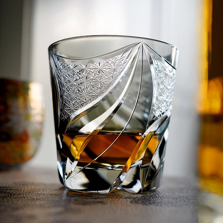 Japanischer Whisky-Tumbler aus geschliffenem Kristall mit Flammen-Dekor & Geschenkbox für Spirituosen | Thomler