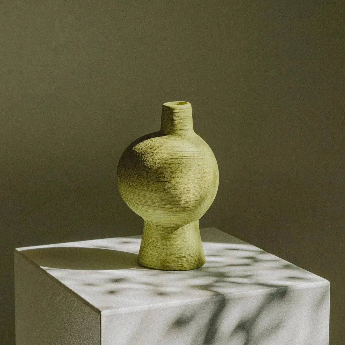 Sculptural Ceramic Vase for Tables, Shelves, and Windowsills – Green Handcrafted Pottery for Fresh or Dried Botanicals | Thomler