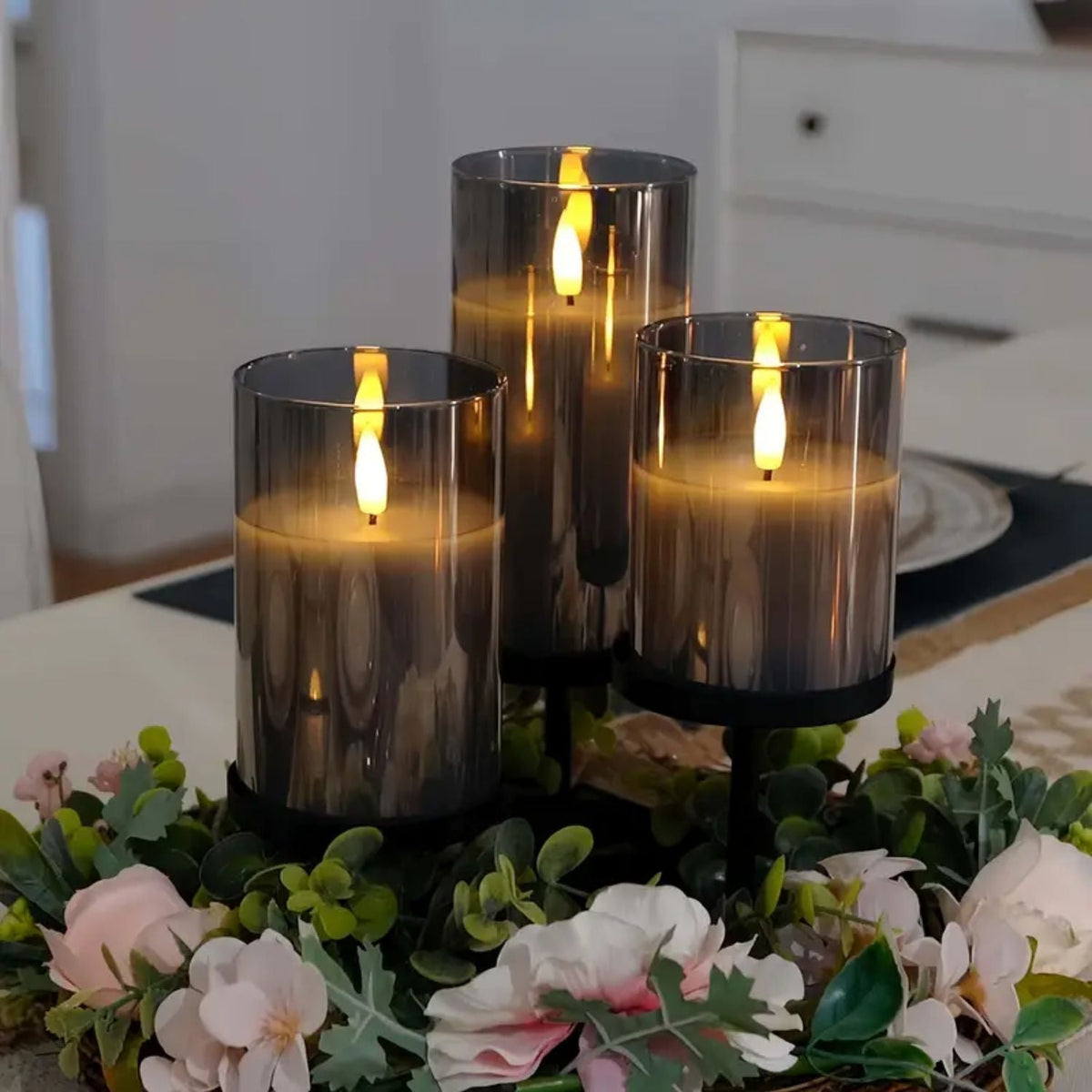 Fernbedienbare, flammenlose LED-Kerzen mit Rauchglas-Gehäuse für Wohn-, Schlaf- und Esszimmer | Thomler