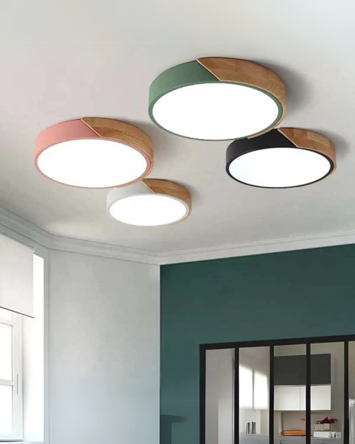 Ronde opbouwplafondlamp met houten accent en geïntegreerde LED – Moderne platte armatuur in 9, 12, 16, 20 en 24 inch maten voor Liv | Thomler