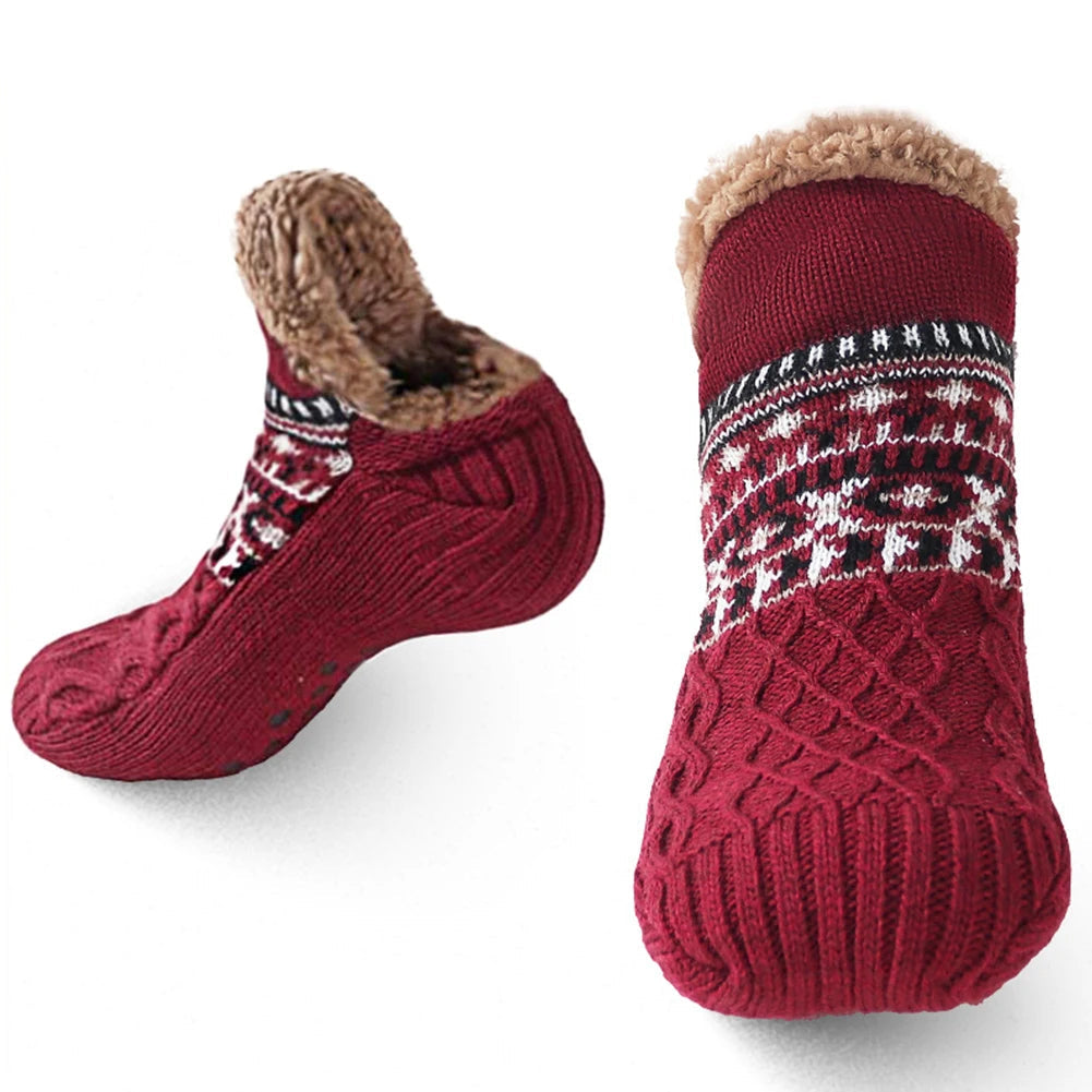 Gestrickte Pantoffelsocken mit Fleecefutter