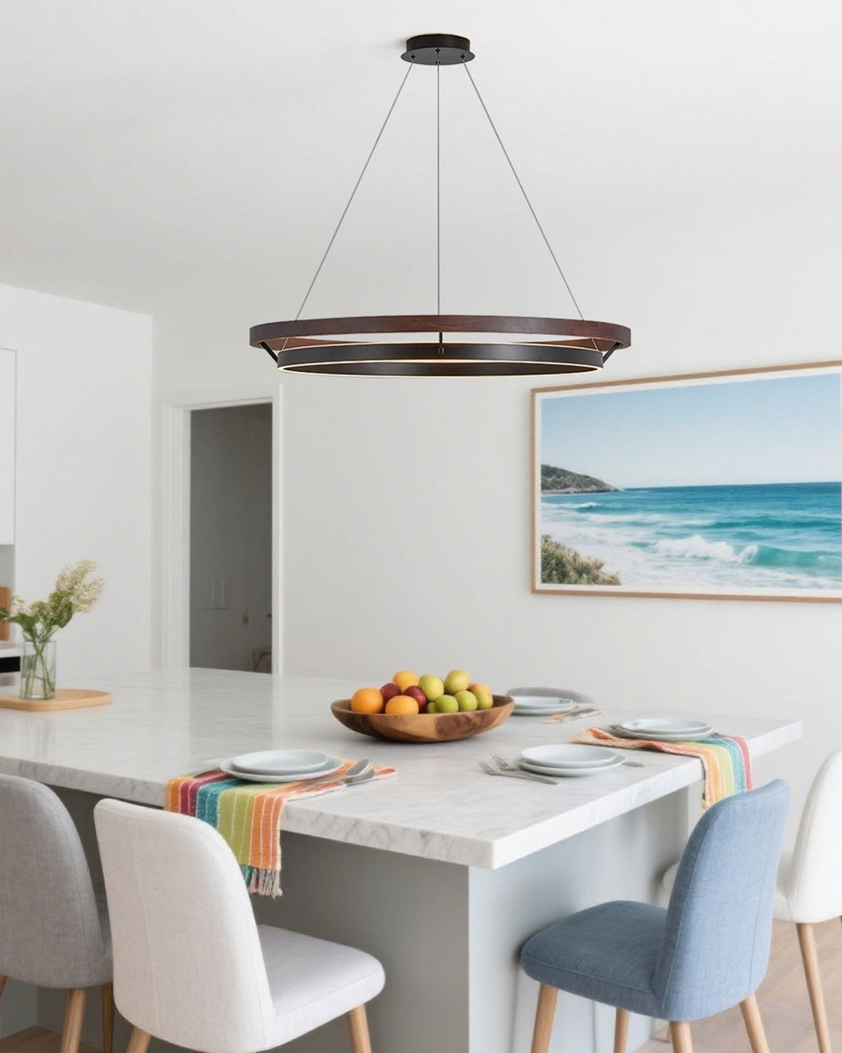 Runder Kronleuchter aus Holz mit LED-Beleuchtung, 60-120 cm höhenverstellbar, Deckenleuchte im Landhausstil für Esszimmer und Kücheninsel | Thomler