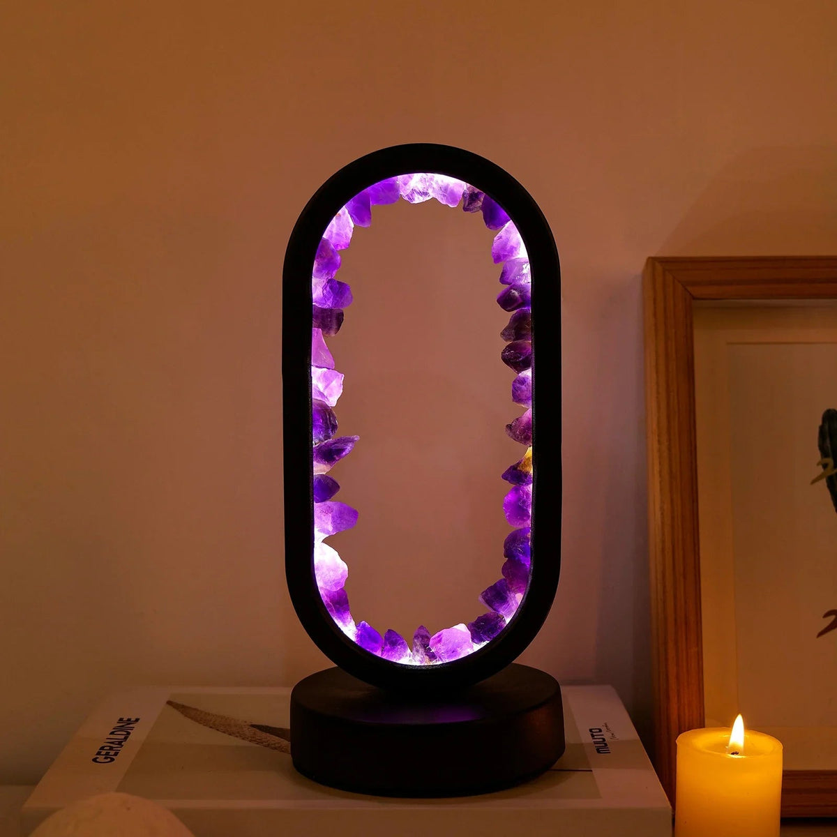 Amethyst-Kristall-Akzentlampe 8 Zoll, lilafarbenes Licht für Nachttische, Meditationsräume, Yogaräume, handgefertigte Edelsteinleuchte, E14-Fassung, max. 10 W | Thomler