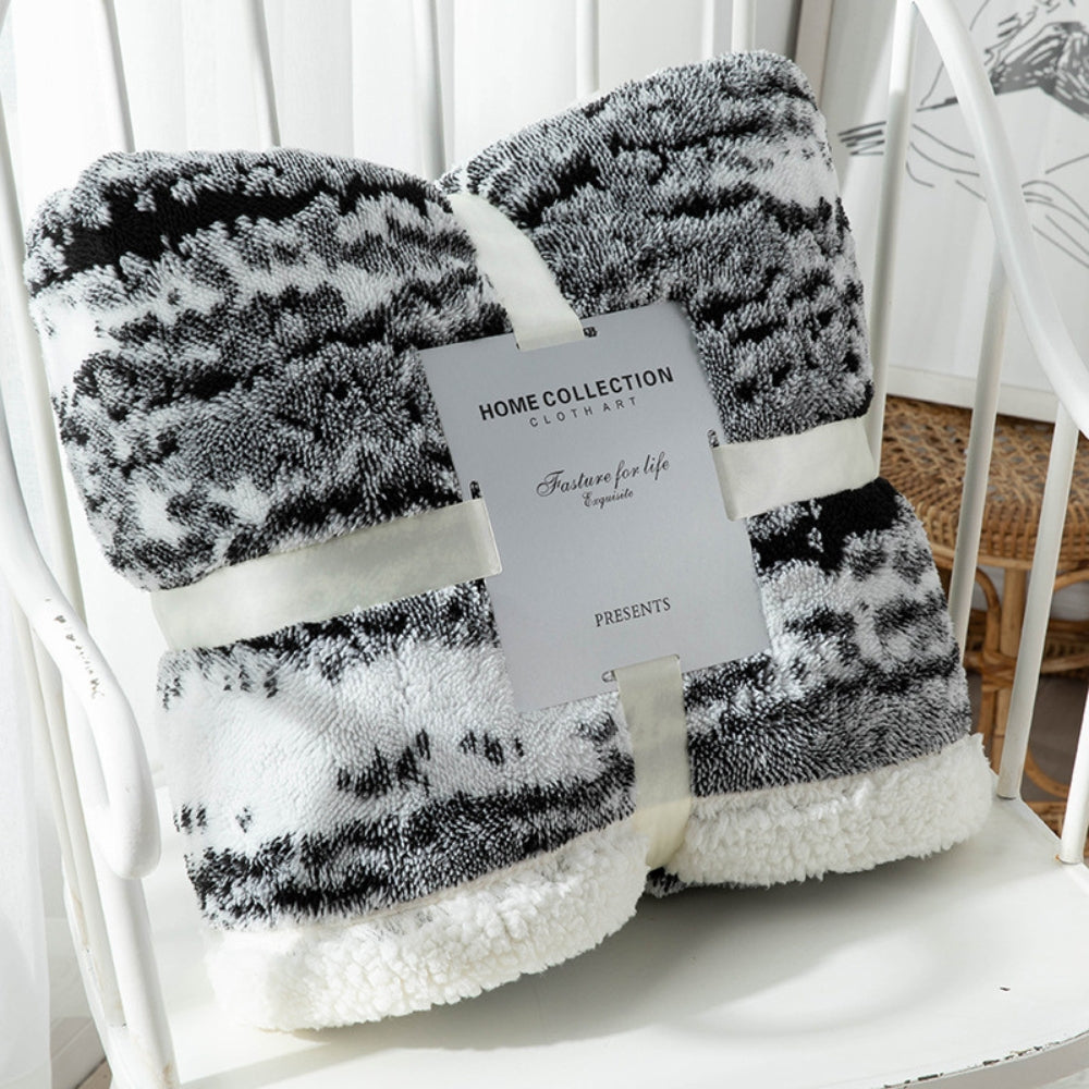 Reversible Dual-Layer Throw with Jacquard Texture & Plush Fleece Lining – Couch or Bed Blanket