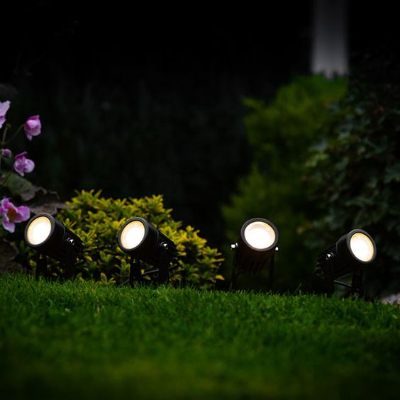 Solar tuinspots voor buiten, set van 5 met grondpennen voor pad-, tuin- en landschapsverlichting, waterdicht IP65 LED met schemersensor | Thomler
