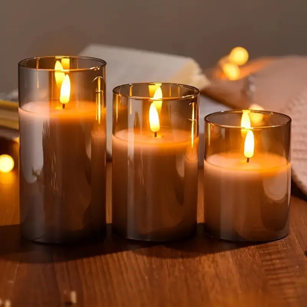 Fernbedienbare, flammenlose LED-Kerzen mit Rauchglas-Gehäuse für Wohn-, Schlaf- und Esszimmer | Thomler