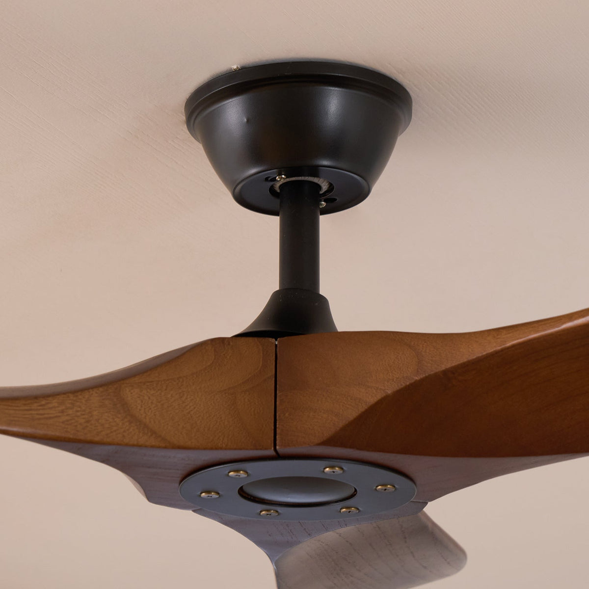 DC Motor Ceiling Fan with Wooden Blades 42 or 52 Inch Diameter Remote Control Indoor Air Circulation for Bedrooms Living Rooms Offices Low