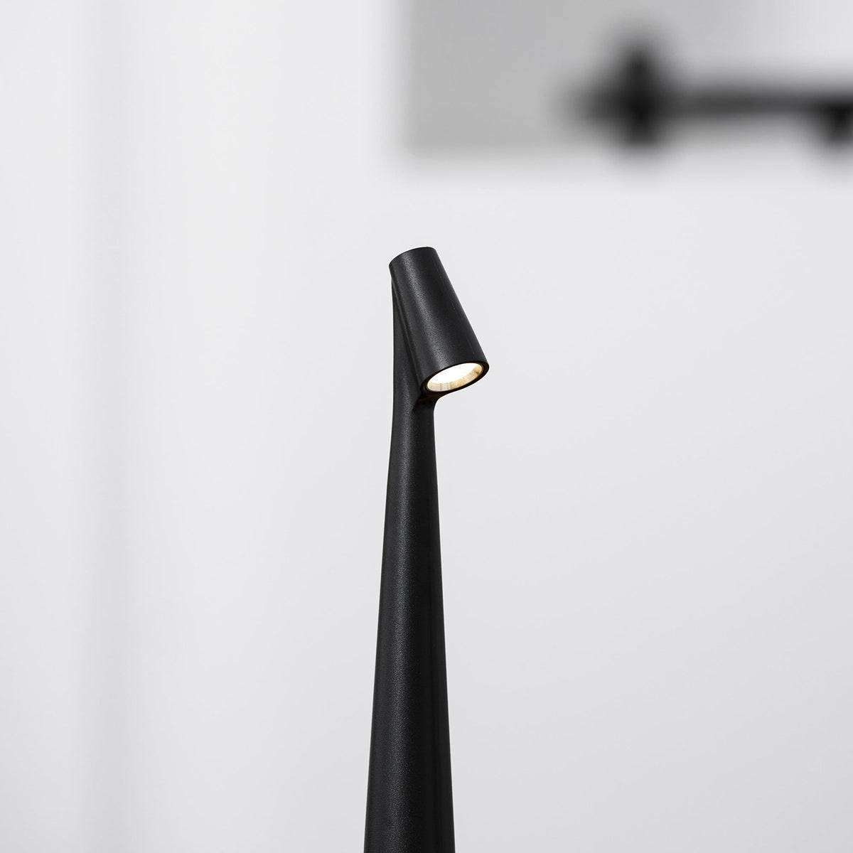 Cordless LED Desk Lamp Rechargeable Touch Control Metal Modern Portable Reading Light 18-Inch Accent Lighting for Home Office Bedroom Nights | Thomler