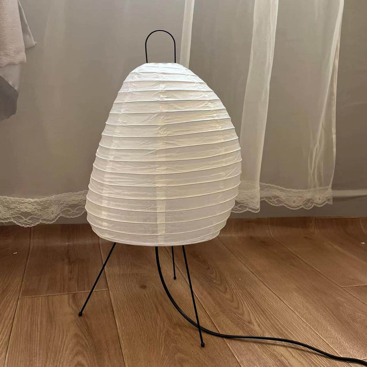 Skulpturale Reispapier-Tischleuchte 10 Zoll in Weiß, Ambiente-Nachtischlampe im Japandi-Stil, sanftes diffuses Licht für Nachttisch, Wohnzimmer, modern-minimalistisch | Thomler