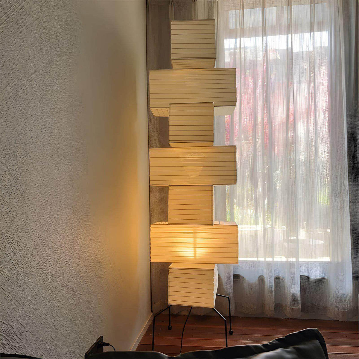 Lámpara de pie alta con pantalla de papel escultural, 19 pulgadas, luz suave y difusa, bambú natural para dormitorio, sala de estar, rincón decorativo, estilo Japandi minimalista Rea | Thomler
