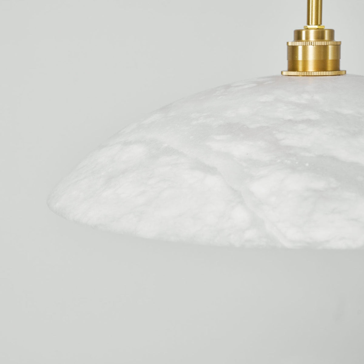 Lámpara de techo tipo globo de piedra blanca de 16 pulgadas, domo con cable ajustable para isla de cocina, comedor o sala de estar, lámpara colgante con casquillo E26 | Thomler
