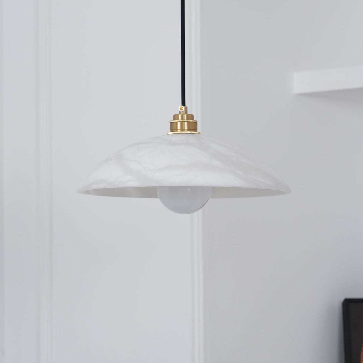 Lámpara de techo tipo globo de piedra blanca de 16 pulgadas, domo con cable ajustable para isla de cocina, comedor o sala de estar, lámpara colgante con casquillo E26 | Thomler