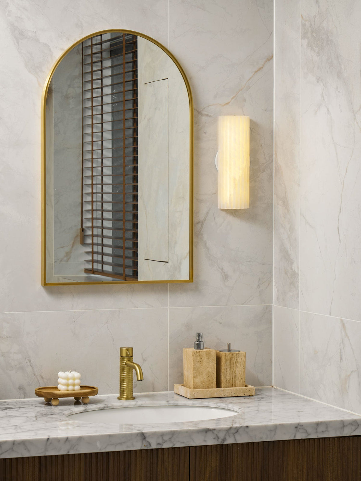 Aplique de pared de piedra natural de 12 pulgadas con LED integrado y superficie estriada, lámpara de interior para dormitorio, pasillo y sala de estar con luz ambiental cálida | Thomler