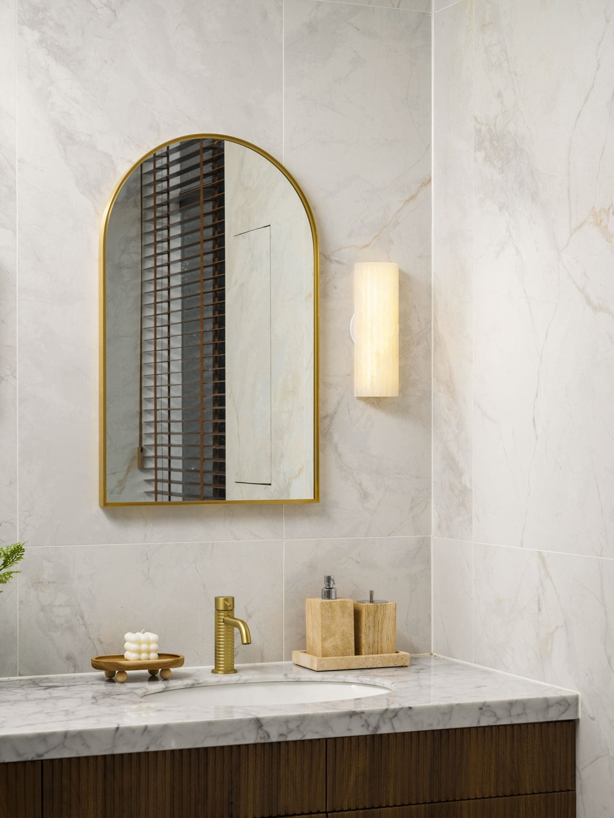 Aplique de pared de piedra natural de 12 pulgadas con LED integrado y superficie estriada, lámpara de interior para dormitorio, pasillo y sala de estar con luz ambiental cálida | Thomler