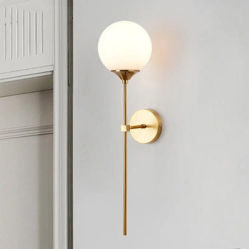 Glazen Wandlamp met Gouden Metalen Voet – Sfeerverlichting voor Slaapkamer, Woonkamer & Hal – 4 Kleuren voor de Kap | Thomler