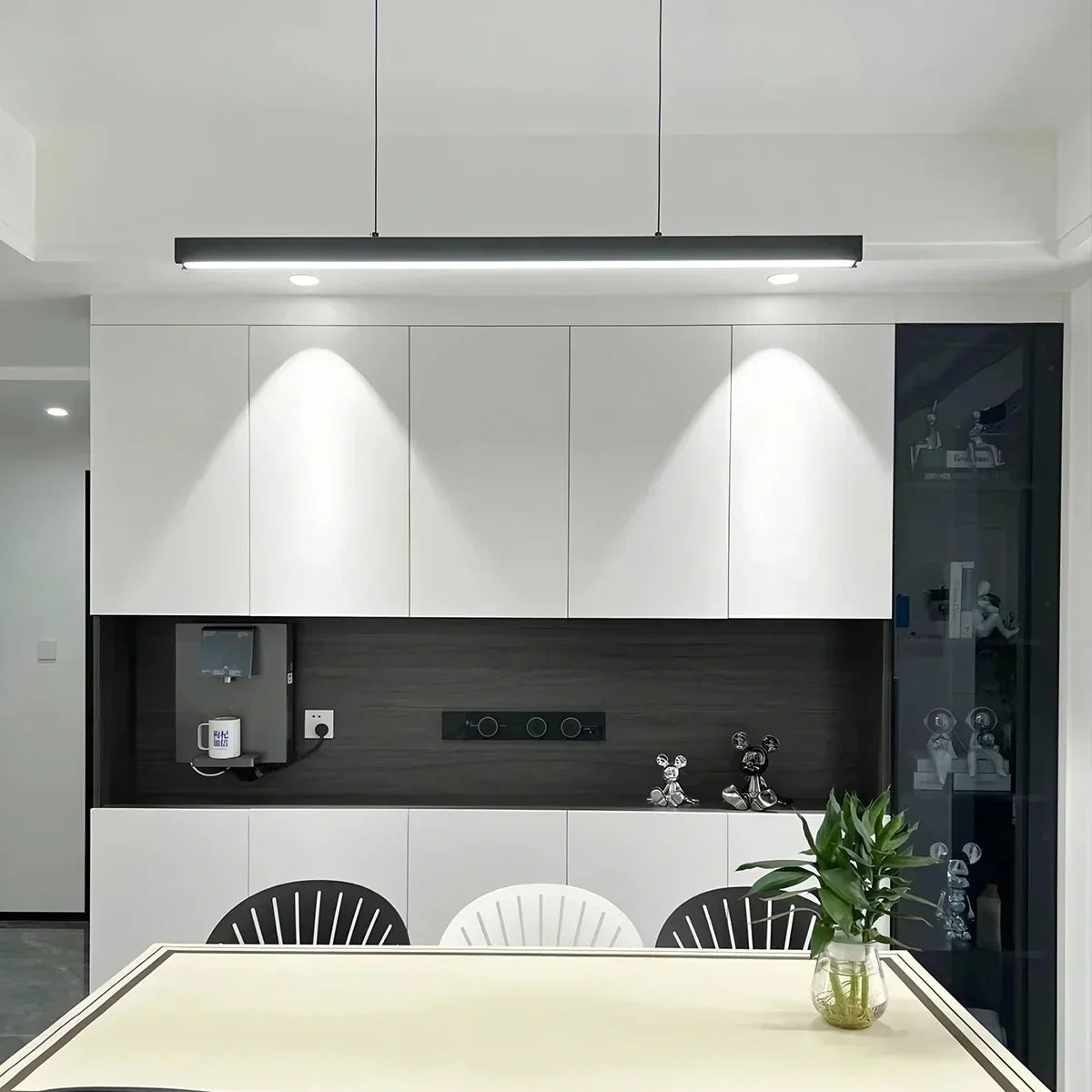 Lámpara de techo LED lineal de aluminio negro, luz colgante para comedor, isla de cocina, escritorio de oficina, lámpara suspendida minimalista moderna ajustable | Thomler