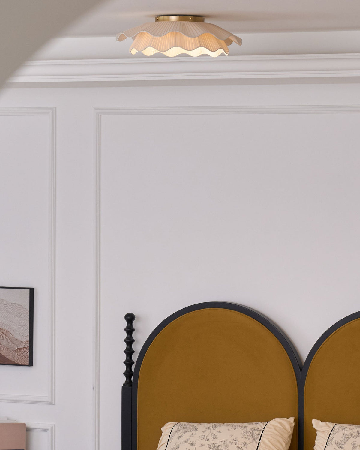 Dimmbare LED-Deckenleuchte, 51 cm, beiger Stoffschirm mit Messingakzent, für Schlafzimmer, Flur, Wohnzimmer, 3 Farbmodi, flache Deckenlampe | Thomler