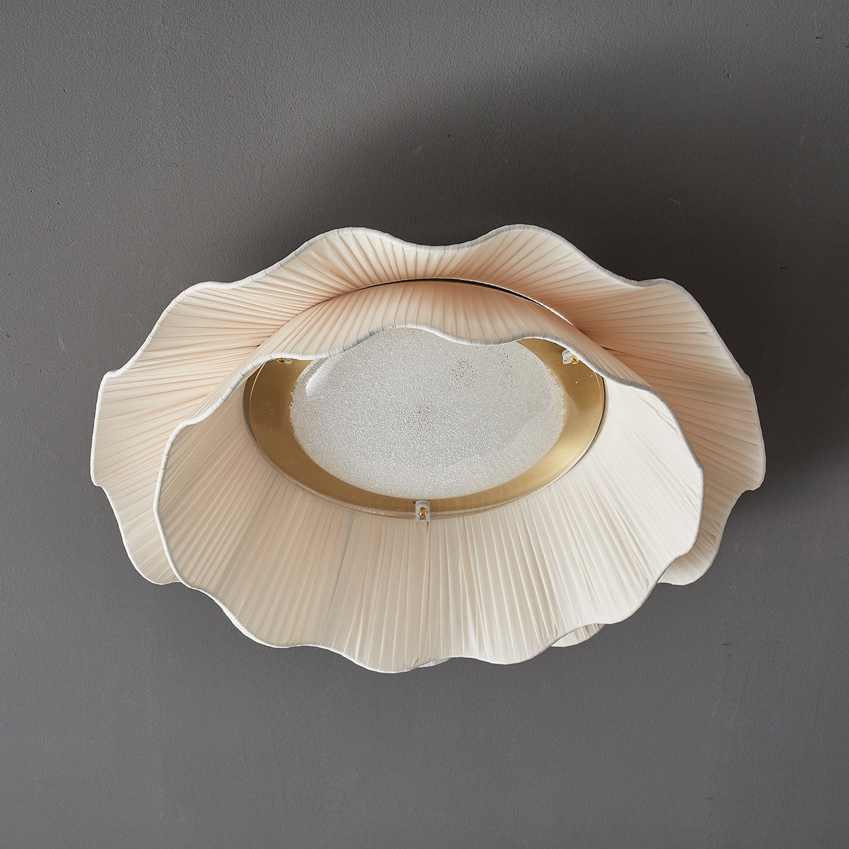 Dimmbare LED-Deckenleuchte, 51 cm, beiger Stoffschirm mit Messingakzent, für Schlafzimmer, Flur, Wohnzimmer, 3 Farbmodi, flache Deckenlampe | Thomler