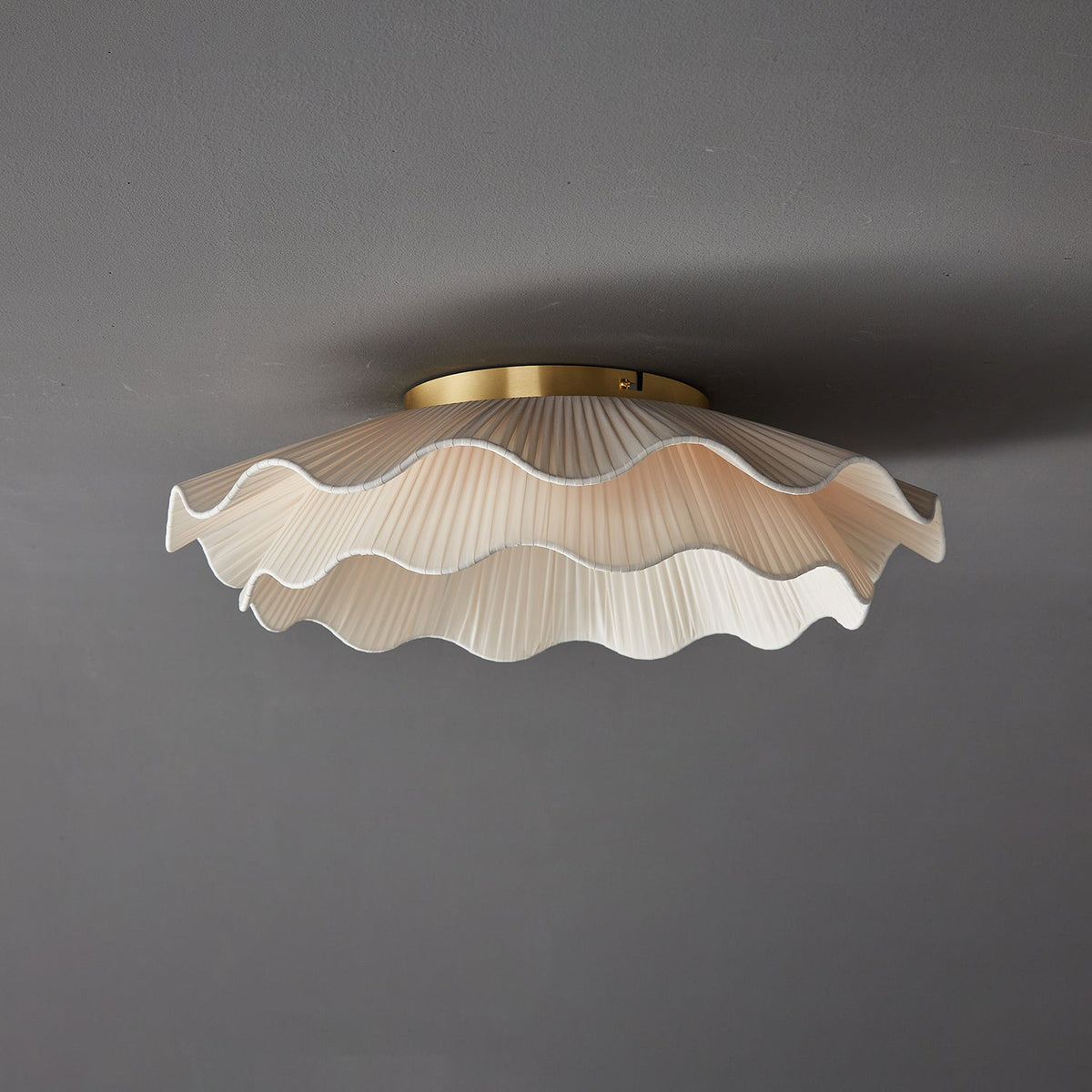 Dimmbare LED-Deckenleuchte, 51 cm, beiger Stoffschirm mit Messingakzent, für Schlafzimmer, Flur, Wohnzimmer, 3 Farbmodi, flache Deckenlampe | Thomler