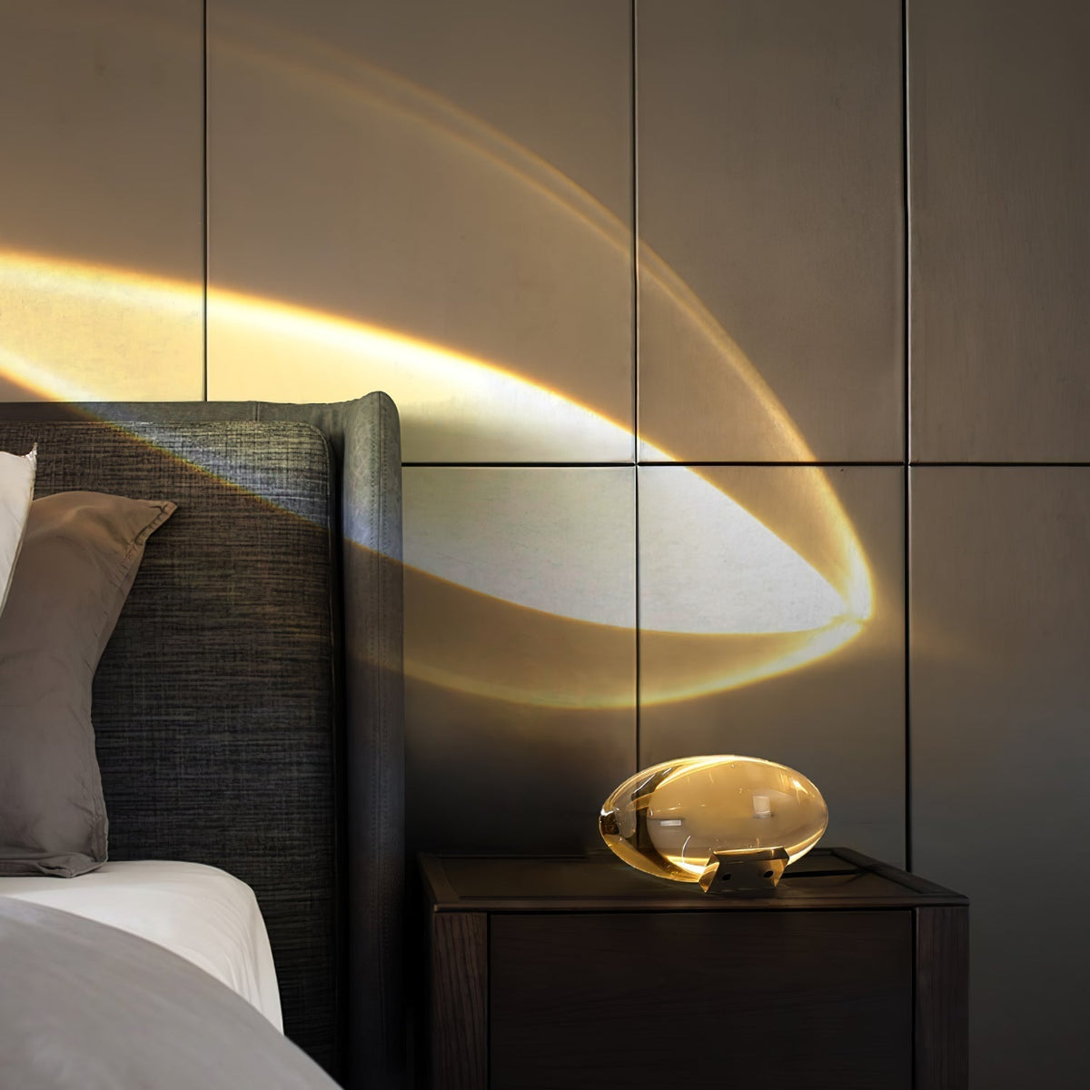 Nachttischlampe aus Chrom und Kristallglas mit farbwechselndem LED-Licht für Schlafzimmer, moderner Stimmungsleuchter für Nachttisch und Schreibtisch | Thomler