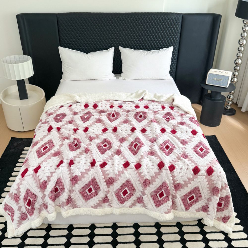 Diamond Pattern Two-Layer Microfiber Throw Blanket – Retro Style, Soft & Machine Washable for Bed, Couch & Chair