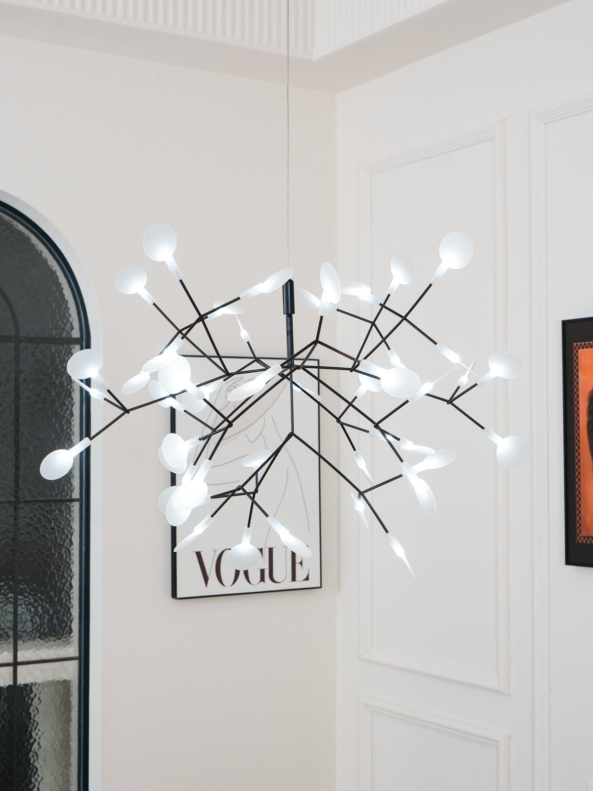 Vertakkende led-kroonluchter met acryl bloemblaadjes, zwarte afwerking, 20W geïntegreerde verlichting, dimbaar, optionele afstandsbediening, modern statement-armatuur, voor binnenshuis/woonkamer