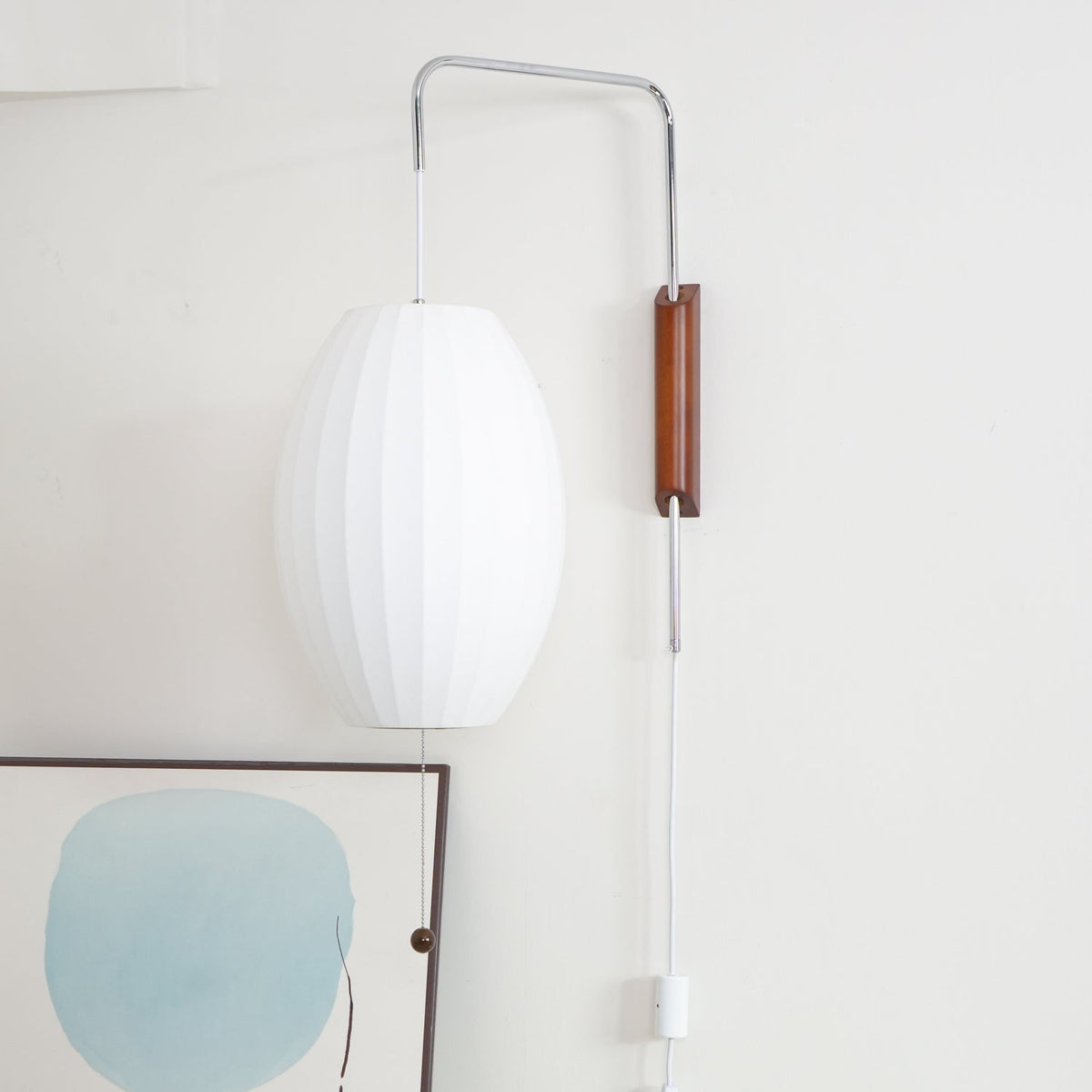 Wandleuchte mit Stecker, schwenkbarer Halterung & Milchglasschirm – 40,6 cm Höhe, 150 cm Kabel – Verstellbare Akzentbeleuchtung für Schlaf- & Wohnzimmer | Thomler