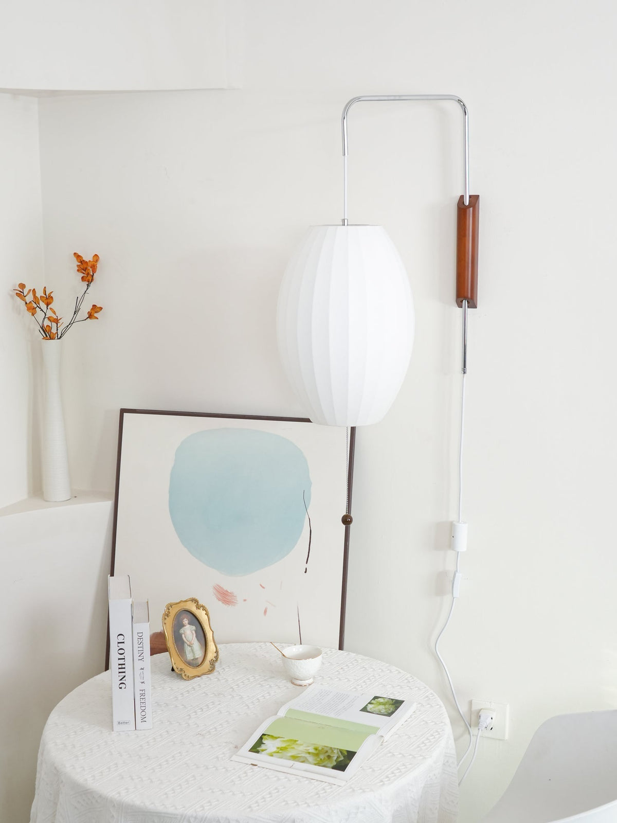 Wandleuchte mit Stecker, schwenkbarer Halterung & Milchglasschirm – 40,6 cm Höhe, 150 cm Kabel – Verstellbare Akzentbeleuchtung für Schlaf- & Wohnzimmer | Thomler