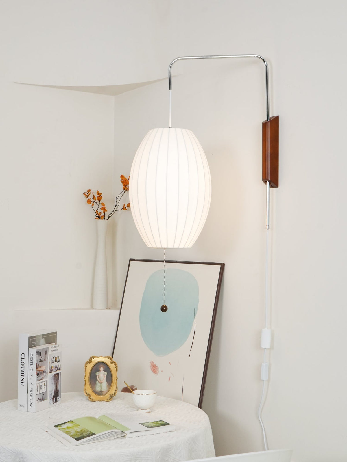 Wandleuchte mit Stecker, schwenkbarer Halterung & Milchglasschirm – 40,6 cm Höhe, 150 cm Kabel – Verstellbare Akzentbeleuchtung für Schlaf- & Wohnzimmer | Thomler