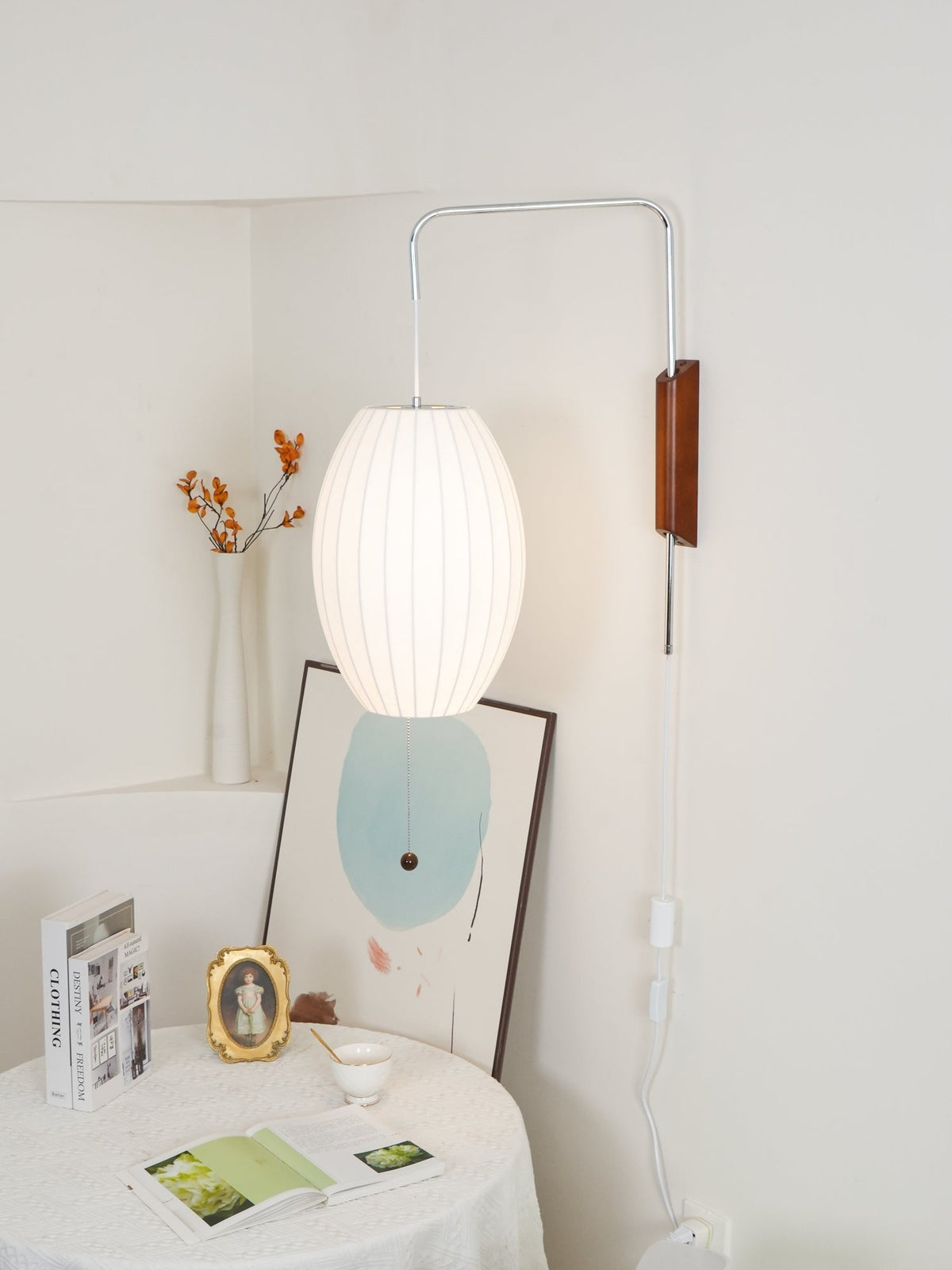 Wandleuchte mit Stecker, schwenkbarer Halterung & Milchglasschirm – 40,6 cm Höhe, 150 cm Kabel – Verstellbare Akzentbeleuchtung für Schlaf- & Wohnzimmer | Thomler
