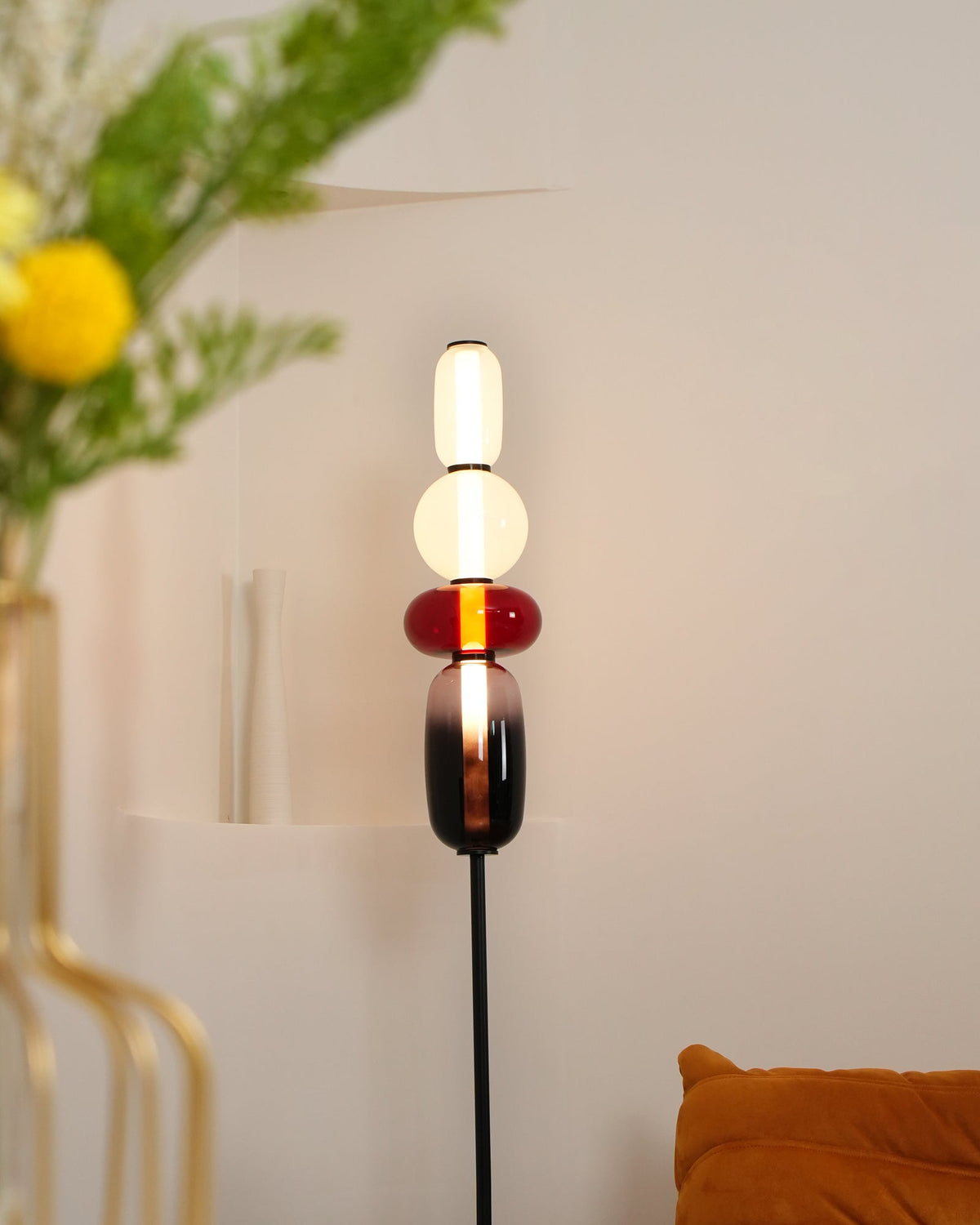 Lámpara de pie alta con temperatura de color ajustable, pantalla de metal y vidrio, iluminación decorativa moderna para dormitorio, sala de estar, rincón de lectura 130 cm | Thomler