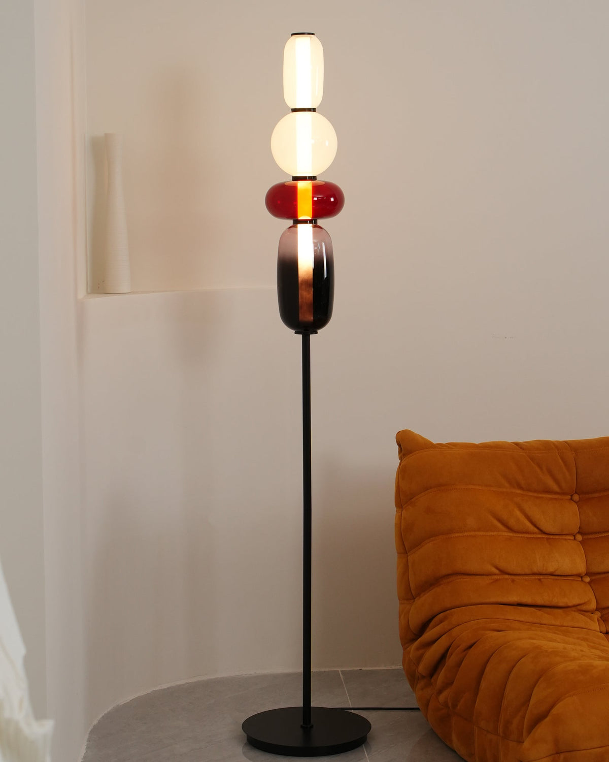 Lámpara de pie alta con temperatura de color ajustable, pantalla de metal y vidrio, iluminación decorativa moderna para dormitorio, sala de estar, rincón de lectura 130 cm | Thomler