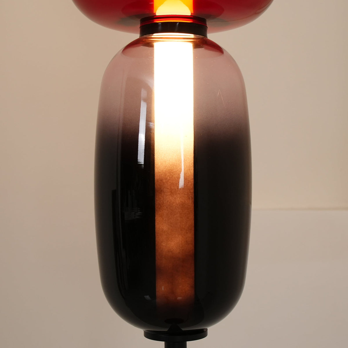Lámpara de pie alta con temperatura de color ajustable, pantalla de metal y vidrio, iluminación decorativa moderna para dormitorio, sala de estar, rincón de lectura 130 cm | Thomler