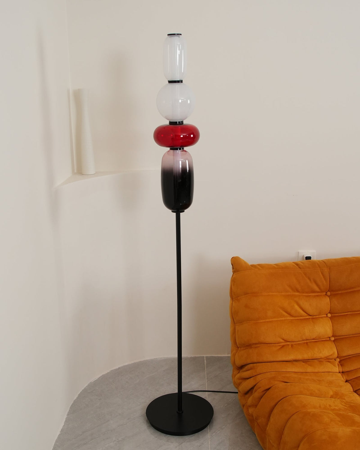 Lámpara de pie alta con temperatura de color ajustable, pantalla de metal y vidrio, iluminación decorativa moderna para dormitorio, sala de estar, rincón de lectura 130 cm | Thomler