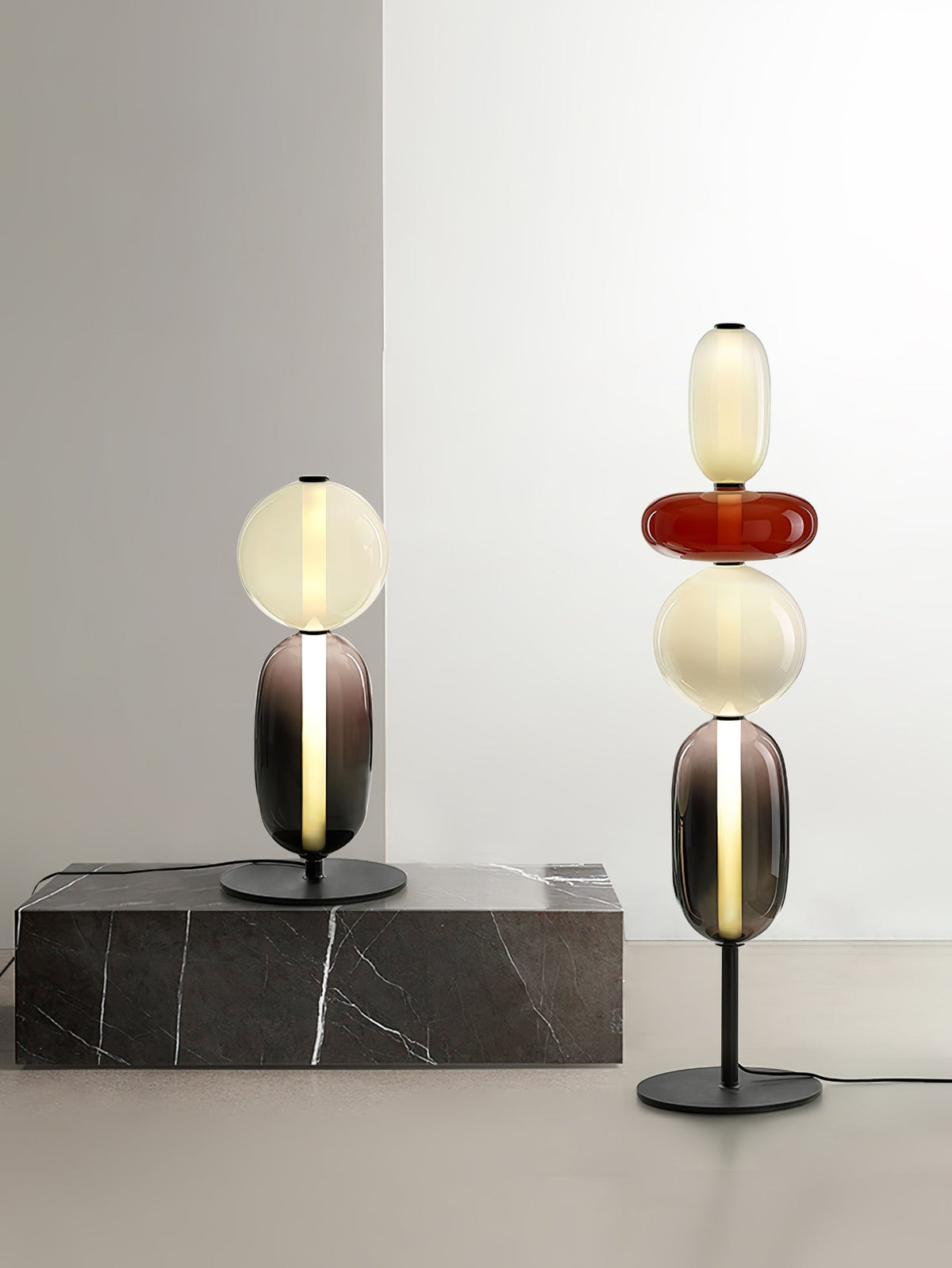 Lámpara de pie alta con temperatura de color ajustable, pantalla de metal y vidrio, iluminación decorativa moderna para dormitorio, sala de estar, rincón de lectura 130 cm | Thomler