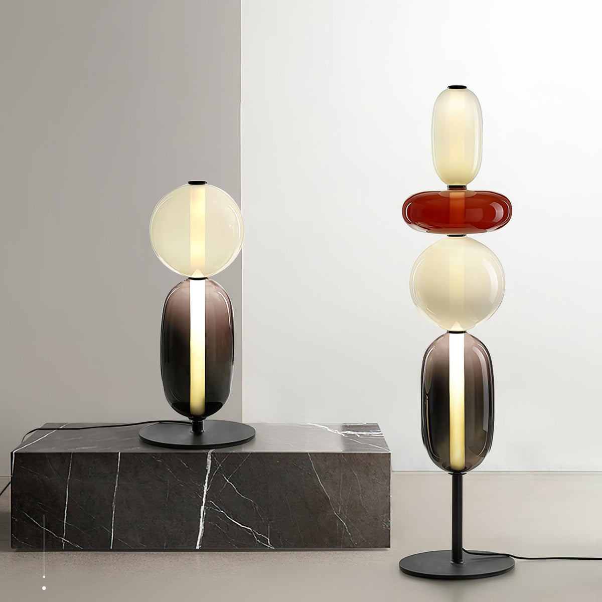 Lámpara de pie alta con temperatura de color ajustable, pantalla de metal y vidrio, iluminación decorativa moderna para dormitorio, sala de estar, rincón de lectura 130 cm | Thomler