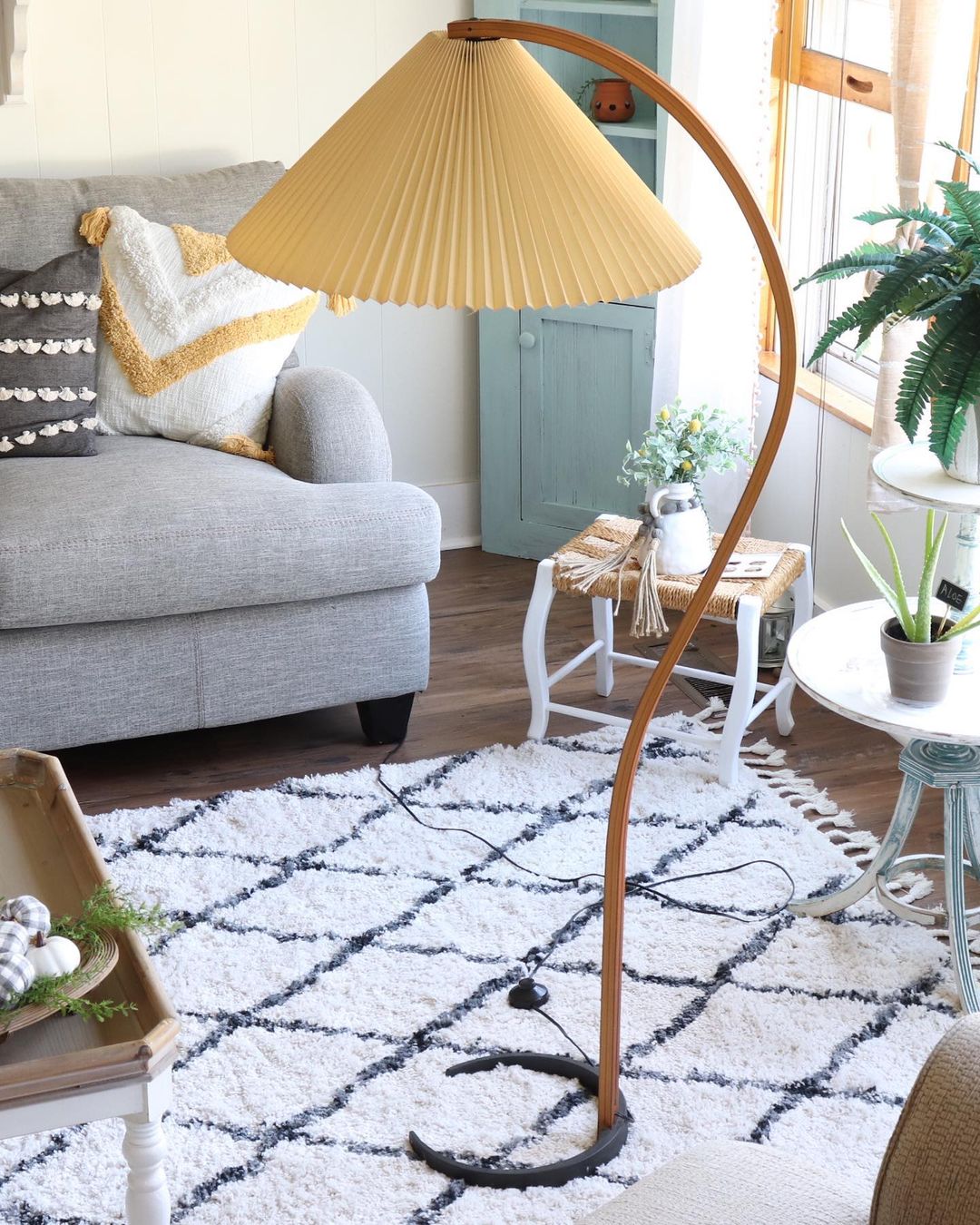 Bogen-Leseleuchte aus Holz mit Stoffschirm, 150 cm hoch, moderne Leuchte für über das Sofa, natürliche Oberfläche für Wohn- und Schlafzimmer, minimalistische Stehleuchte | Thomler