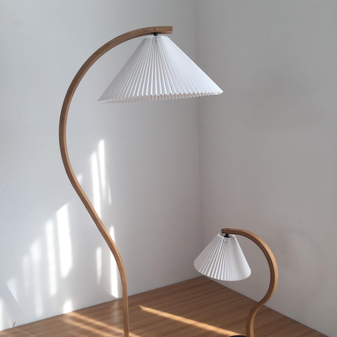 Bogen-Leseleuchte aus Holz mit Stoffschirm, 150 cm hoch, moderne Leuchte für über das Sofa, natürliche Oberfläche für Wohn- und Schlafzimmer, minimalistische Stehleuchte | Thomler