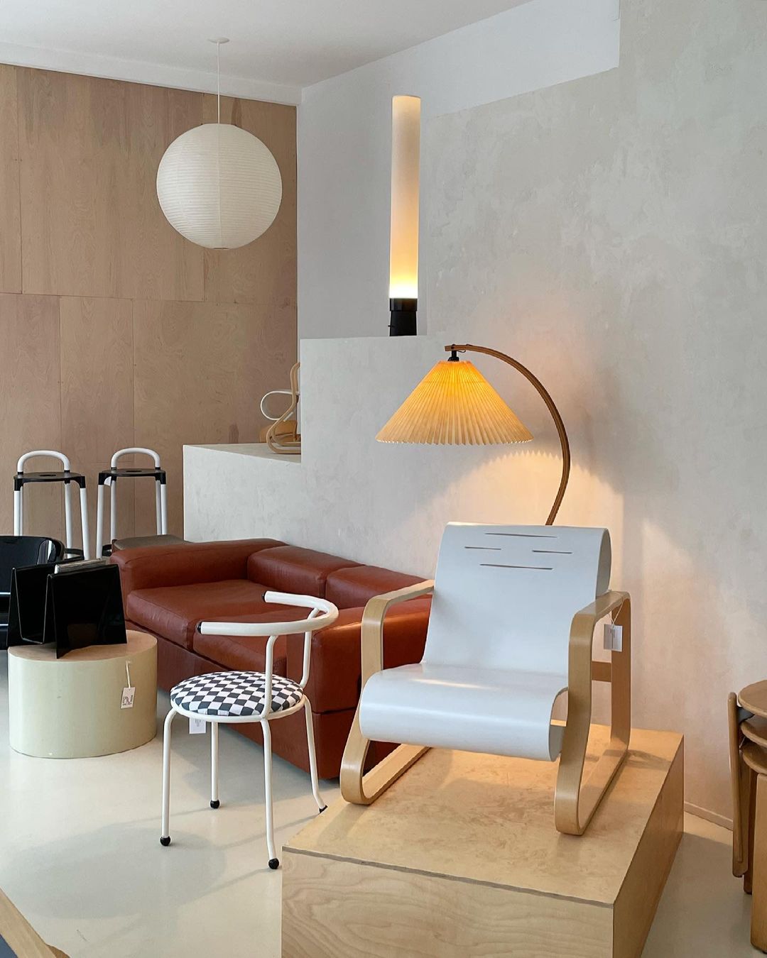 Bogen-Leseleuchte aus Holz mit Stoffschirm, 150 cm hoch, moderne Leuchte für über das Sofa, natürliche Oberfläche für Wohn- und Schlafzimmer, minimalistische Stehleuchte | Thomler
